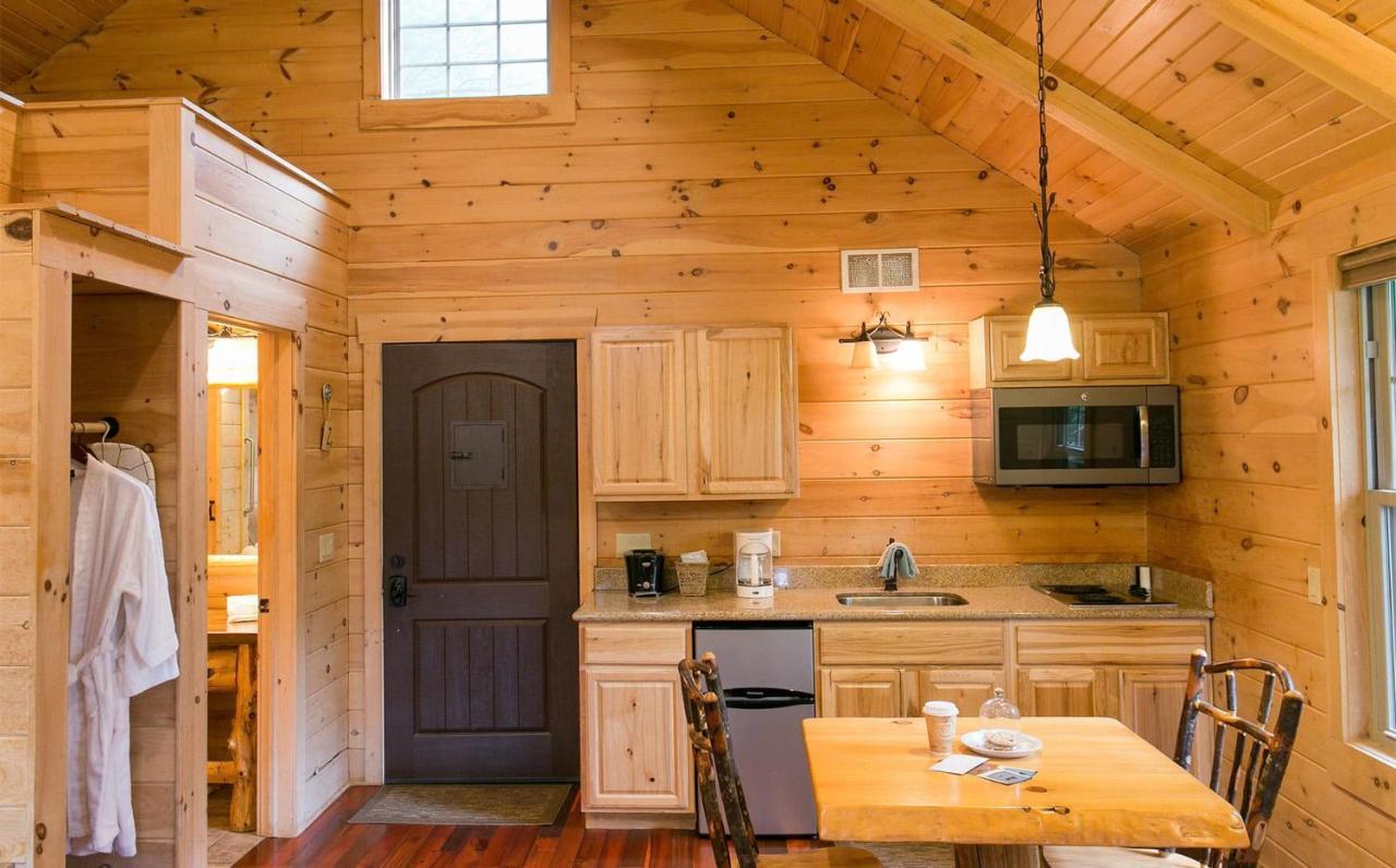 Whispering Pines Treehouse By Amish Country Lodging Millersburg Buitenkant foto