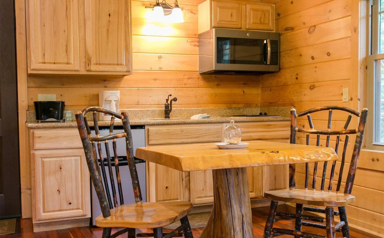 Whispering Pines Treehouse By Amish Country Lodging Millersburg Buitenkant foto