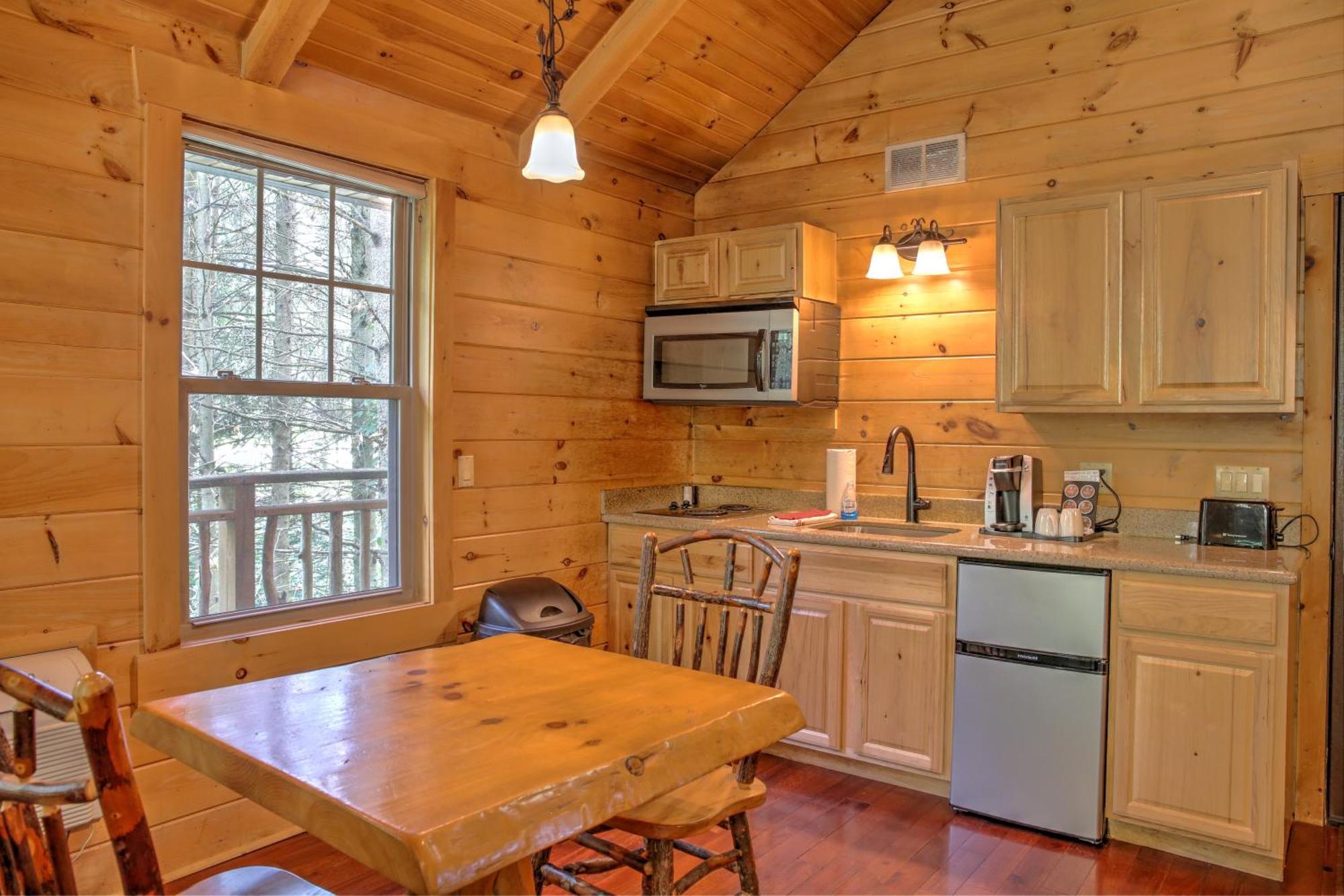 Whispering Pines Treehouse By Amish Country Lodging Millersburg Buitenkant foto