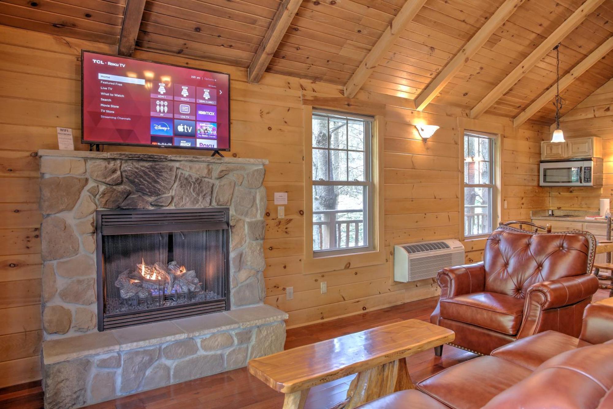 Whispering Pines Treehouse By Amish Country Lodging Millersburg Buitenkant foto